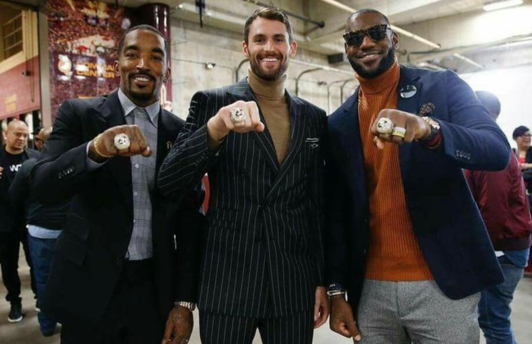 🥰冠军情谊！JR·史密斯和乐福在尼克斯G5赛后激情拥抱