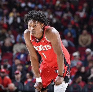 乌度卡：阿门赛前热身时脚踝和跟腱部位僵硬 我们不想勉强他出战