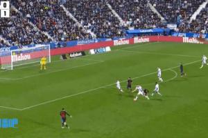 米乐m6yy易游-争议！巴萨将球踢出边线后莱加内斯未归还球权，弗里克有些不满