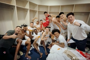 米乐m6官网登录入口苹果版-高兴！刘传兴晒全队合影：半决赛我们来了