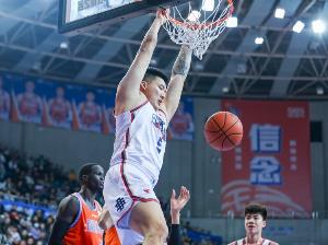 米乐m6yy易游-媒体人：同曦少主在处理曾繁日合同问题时很仁义 后者或加盟吉林